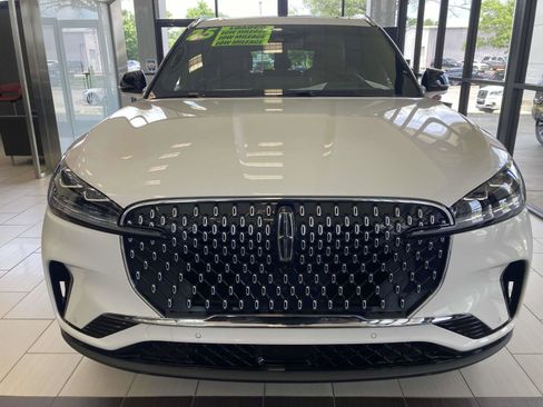 Certified 2025 Lincoln Aviator Reserve w/ Equipment Group 201A image 10