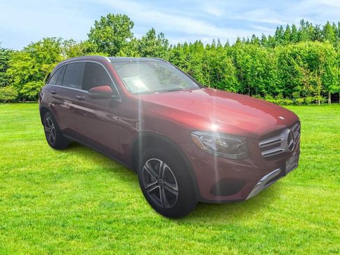 Used 2017 Mercedes-Benz GLC 300 4MATIC image 2