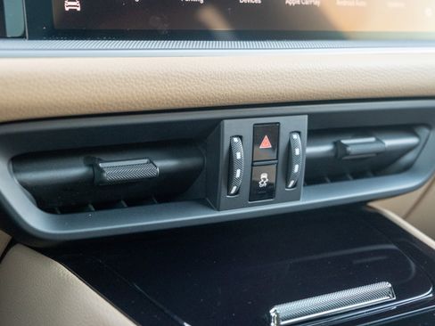 Certified 2025 Porsche Cayenne image 21