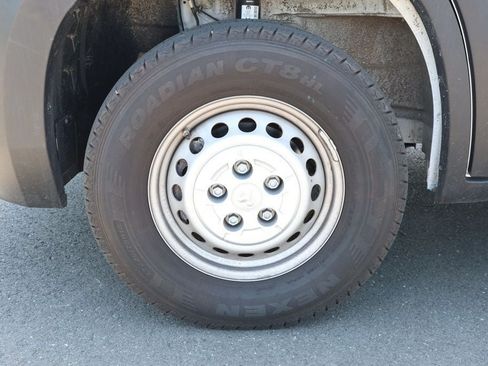 Used 2025 RAM ProMaster 2500 w/ Convenience Group FWD image 9
