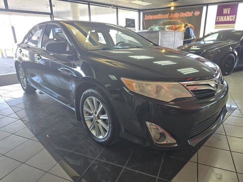 Used 2012 Toyota Camry XLE w/ Leather Pkg image 3