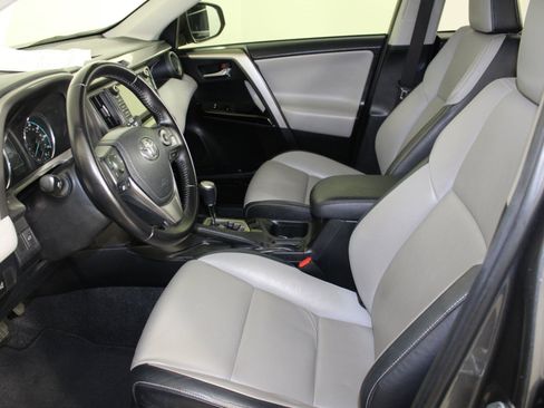 Used 2016 Toyota RAV4 Limited image 5