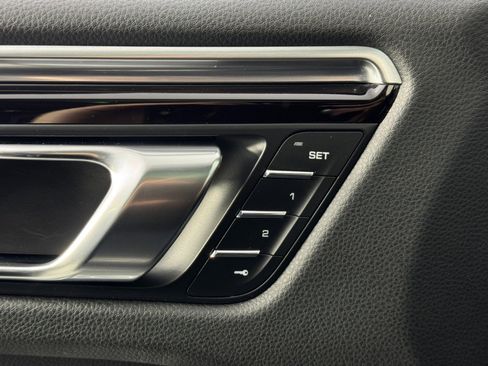 Used 2023 Porsche Macan w/ Premium Plus Package image 18