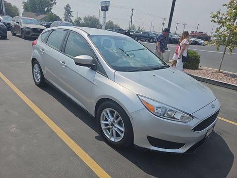 Used 2018 Ford Focus SE FWD image 4