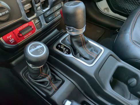Used 2023 Jeep Gladiator Mojave w/ Cold Weather Group AWD/4WD image 20