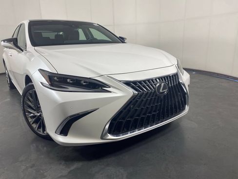 Used 2024 Lexus ES 350 Ultra Luxury w/ Accessory Package (Z1) FWD image 3
