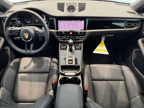 Used 2025 Porsche Macan image 22