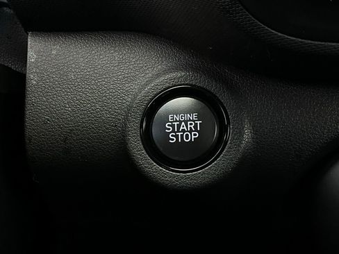 Used 2025 Hyundai Venue SEL image 28