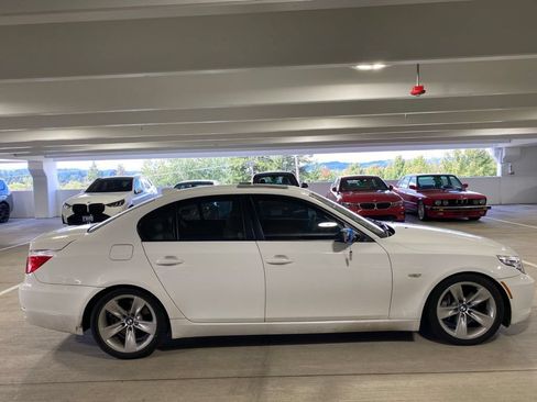 Used 2010 BMW 528i Sedan RWD image 6