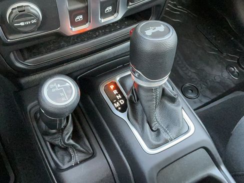 Used 2025 Jeep Wrangler Sport AWD/4WD image 12