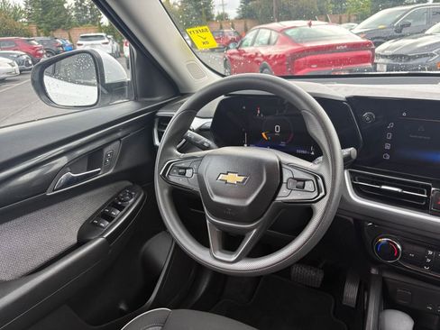 Used 2025 Chevrolet TrailBlazer LT FWD image 33