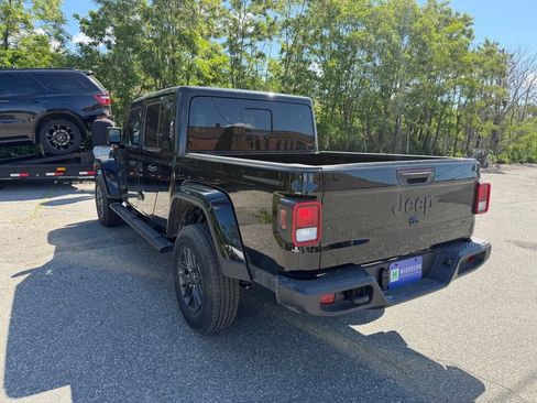 New 2026 Jeep Gladiator Sport AWD/4WD image 3