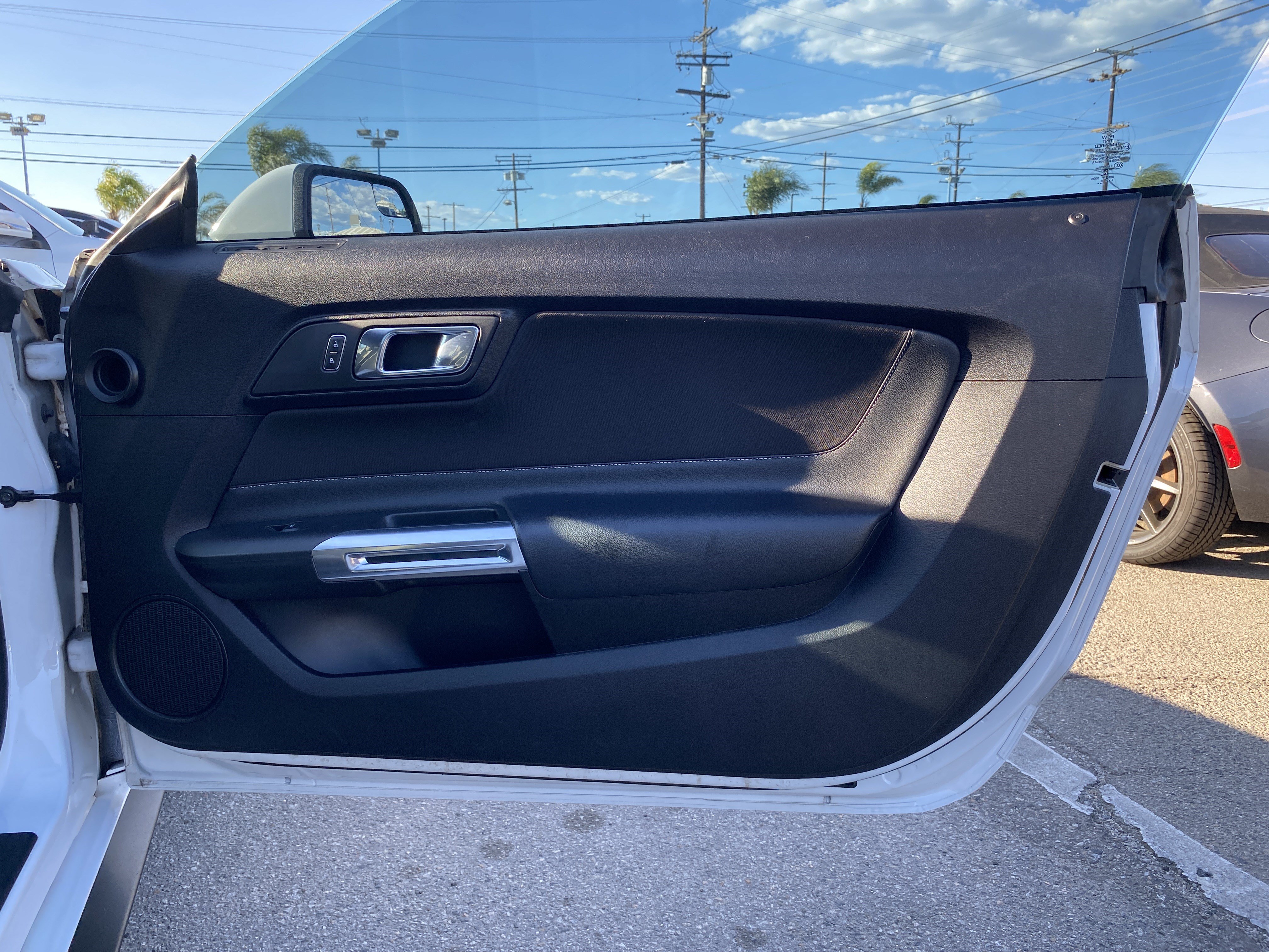 Used 2018 Ford Mustang Coupe RWD image 17