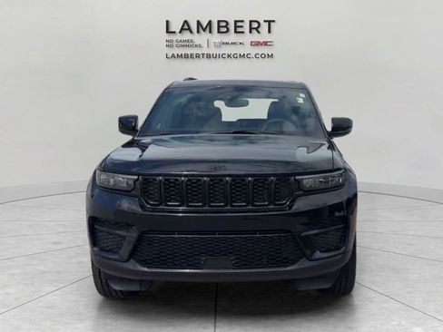 Used 2023 Jeep Grand Cherokee Altitude AWD/4WD image 8