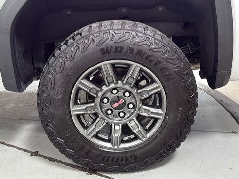 Used 2024 GMC Sierra 1500 AT4X image 23