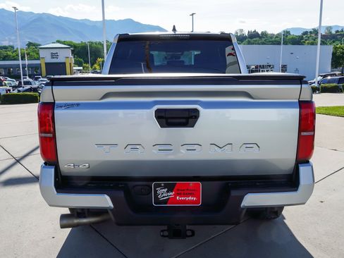 Certified 2025 Toyota Tacoma SR5 AWD/4WD image 7