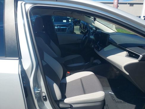 Used 2025 Toyota Corolla LE FWD image 28