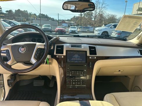 Used 2008 Cadillac Escalade EXT image 13