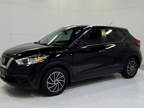 Used 2019 Nissan Kicks S FWD image 3