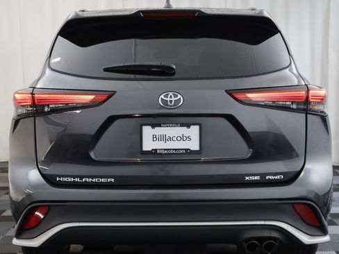 Used 2022 Toyota Highlander XSE AWD/4WD image 17