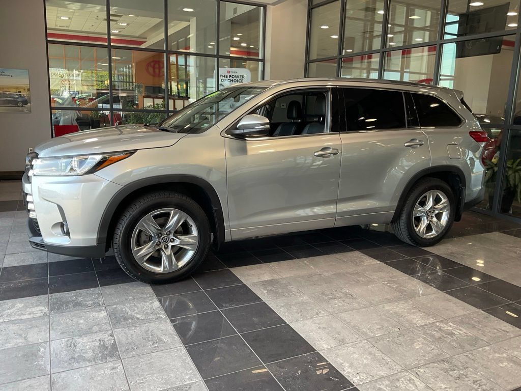 Used 2019 Toyota Highlander Limited AWD/4WD image 3