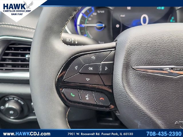 Certified 2024 Chrysler Pacifica Premium FWD image 16