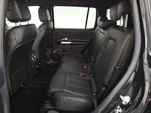 Used 2022 Mercedes-Benz GLB 250 4MATIC w/ Premium Package Lite image 6