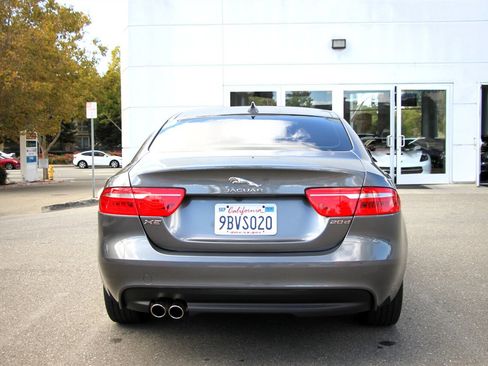 Used 2018 Jaguar XE Premium image 7