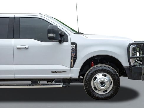 Used 2024 Ford F350 Lariat image 7