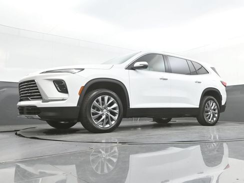 Used 2026 Buick Enclave Preferred w/ Power Package FWD image 45