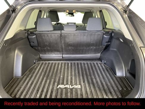 Used 2021 Toyota RAV4 LE AWD/4WD image 8