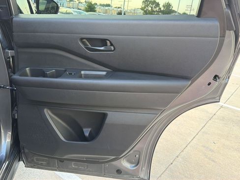 Used 2025 Nissan Pathfinder S FWD image 35