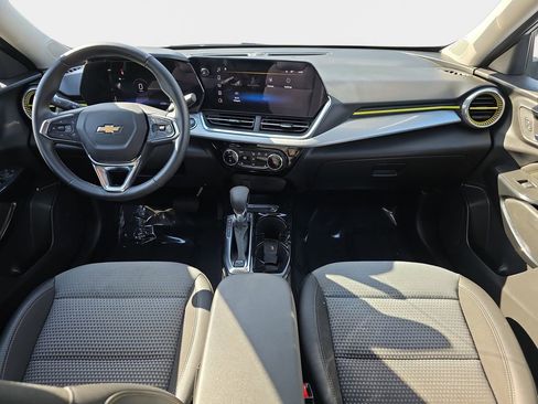 Used 2024 Chevrolet Trax LT w/ Driver Confidence Package FWD image 10