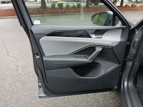 Used 2025 Volkswagen Tiguan S w/ 18" Wheel Package image 12