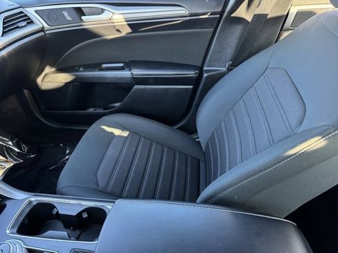 Certified 2019 Ford Fusion SE image 22