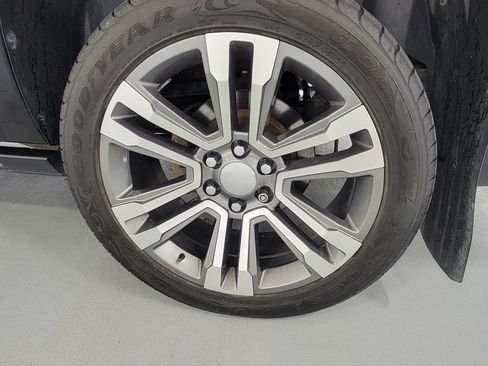 Used 2013 Chevrolet Avalanche LTZ AWD/4WD image 10