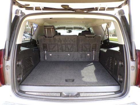 Used 2018 Chevrolet Suburban LT image 8