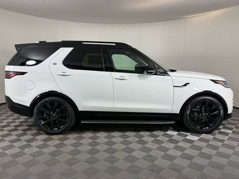 New 2026 Land Rover Discovery Dynamic SE image 9