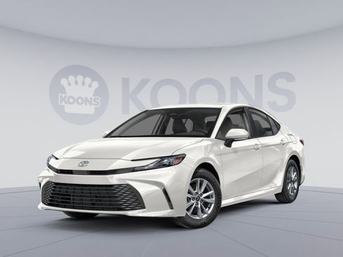 Used 2025 Toyota Camry LE image 1