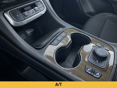 Used 2023 GMC Acadia SLE w/ Driver Convenience Package FWD image 7