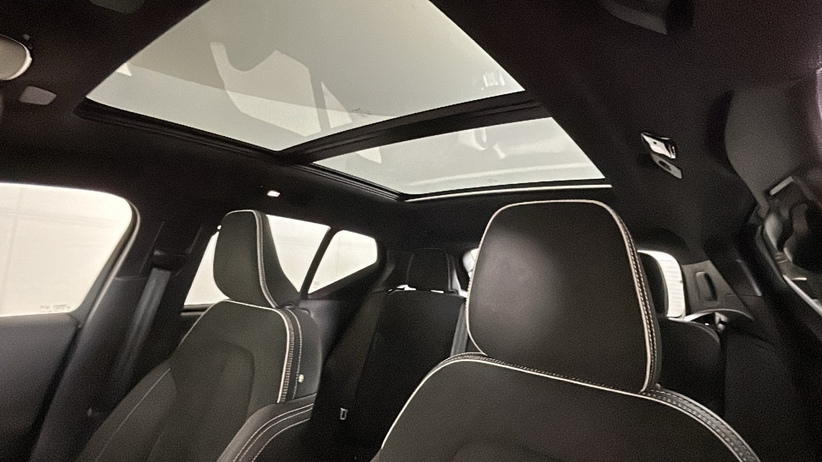 Used 2023 Volvo XC40 Recharge Plus AWD/4WD image 14