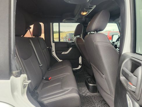 Used 2013 Jeep Wrangler Unlimited Sahara w/ Connectivity Group image 39