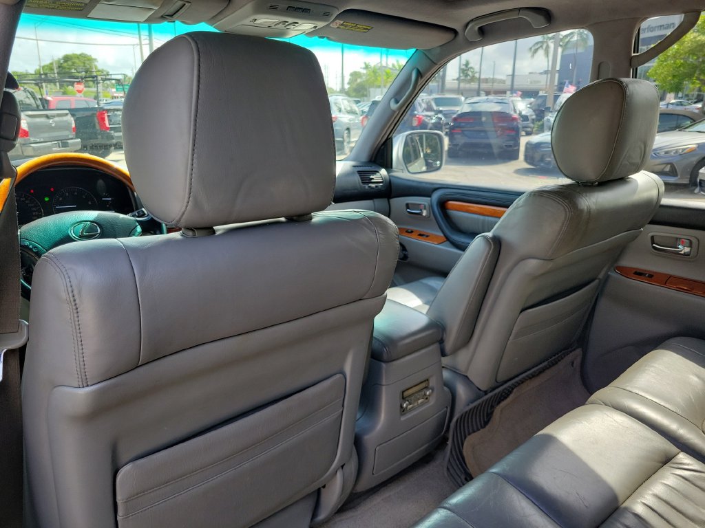 Used 2006 Lexus LX 470 4WD w/ Preferred Accessory Pkg image 17