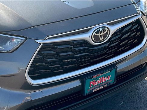 Used 2024 Toyota Highlander LE image 29