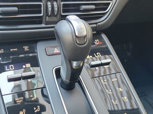 Certified 2026 Porsche Macan AWD/4WD image 36