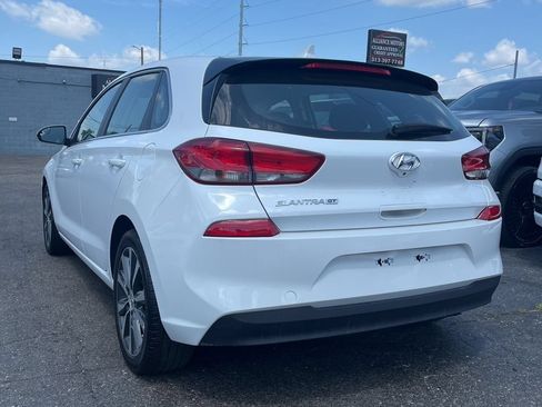 Used 2019 Hyundai Elantra GT FWD image 4