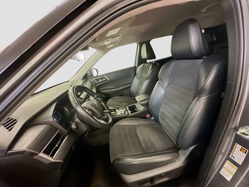 Used 2024 Mitsubishi Outlander SE AWD/4WD image 13