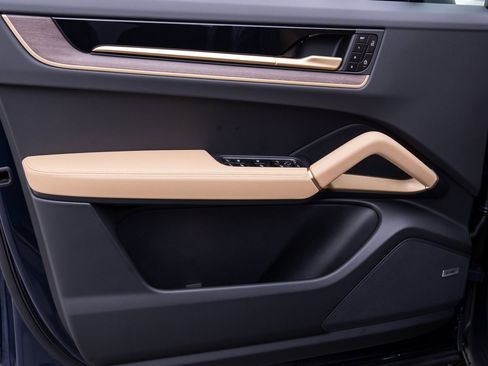 New 2026 Porsche Cayenne image 14