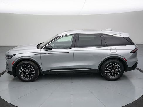 Used 2025 Lincoln Nautilus Premier w/ Equipment Group 102A AWD/4WD image 8