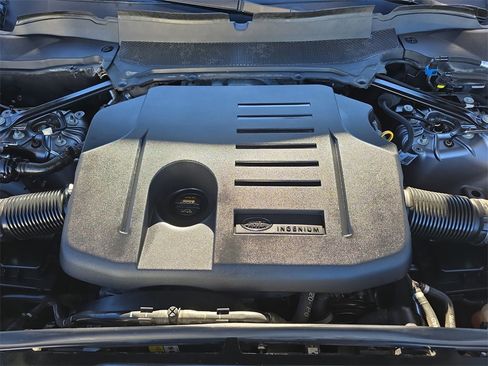 Certified 2023 Land Rover Discovery HSE R-Dynamic image 33